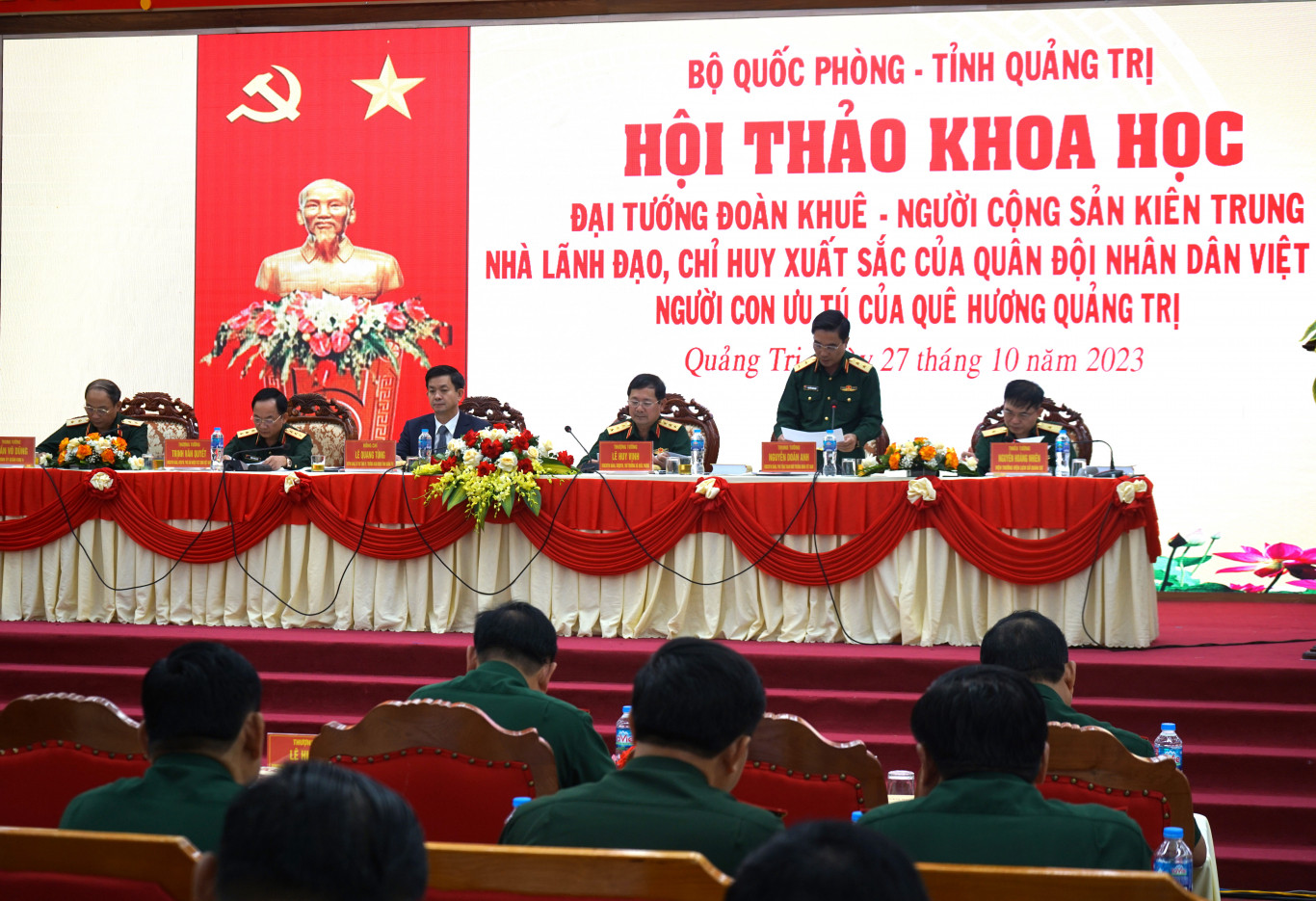 Đoàn chủ trì Hội thảo - Ảnh: L.T